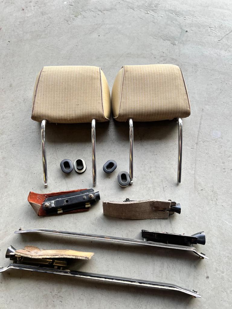 Hoofdkussen achterbank Mercedes w123, Auto-onderdelen, Interieur en Bekleding, Ophalen of Verzenden, Gebruikt, Mercedes-Benz