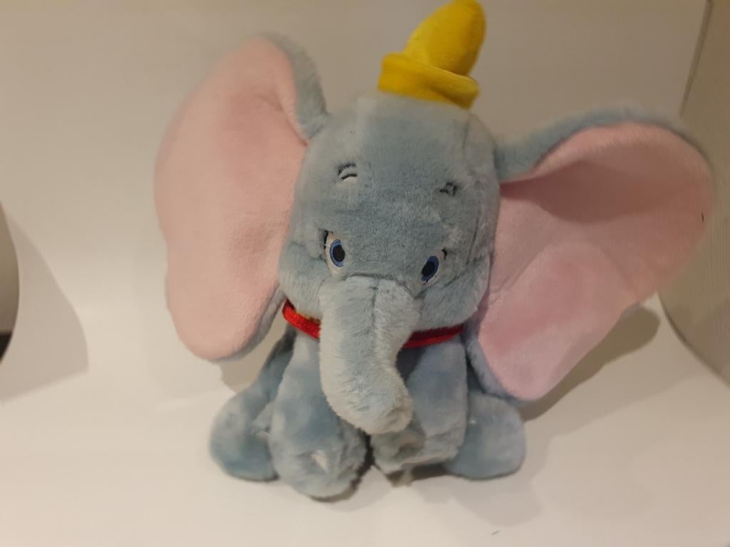 Pluche pop van Dumbo  Ongeveer 30 cm hoog.  In prima staat., Ophalen of Verzenden, Winnie de Poeh of vrienden, Zo goed als nieuw