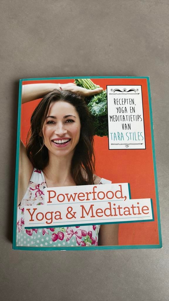 Tara Stiles - Powerfood, yoga en meditatie, Boeken, Ophalen of Verzenden, Zo goed als nieuw, Tara Stiles