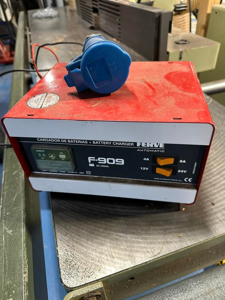 Acculader ferve f-906 12v 24v 24-120 Ah, Auto-onderdelen, Ophalen of Verzenden, Gebruikt