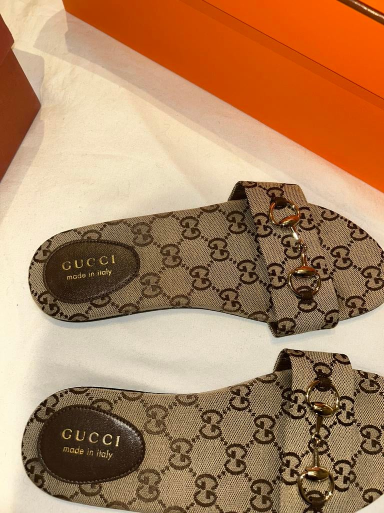 Gucci slippers maat 38,5, Ophalen of Verzenden, Zo goed als nieuw, Zwart, 105 tot 115 cm