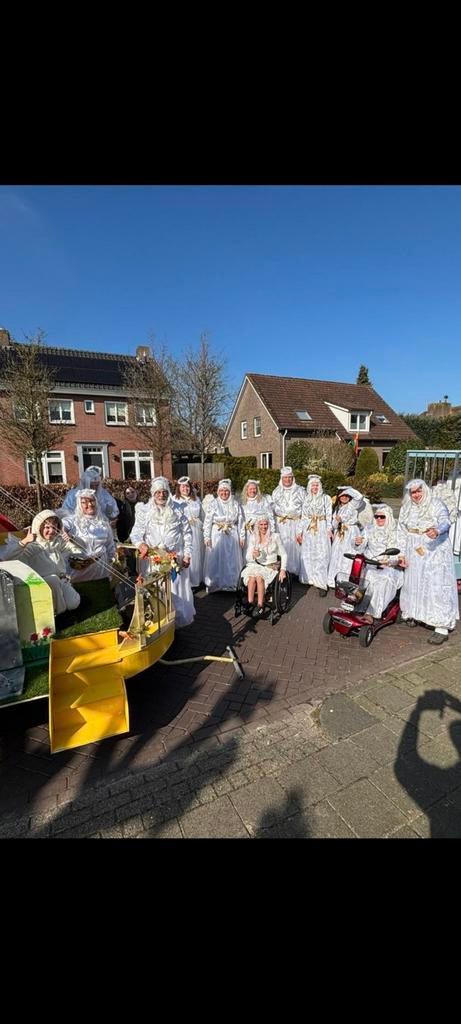Engelenpakken carnaval, Ophalen, Gedragen, Overige maten