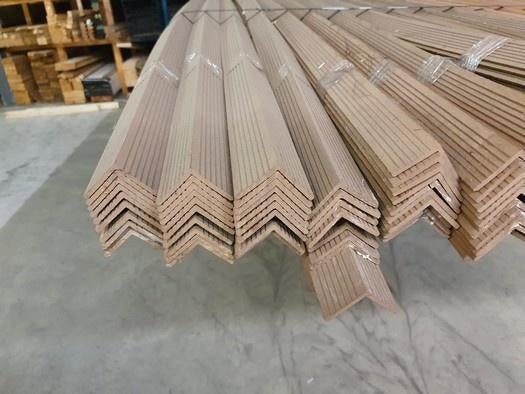 Composiet Hoeklijst – 4,5 x 4,5 cm – 4 meter – € 5,- p/st, Tuin en Terras, Palen, Balken en Planken, Nieuw, Overige typen, 250 cm of meer