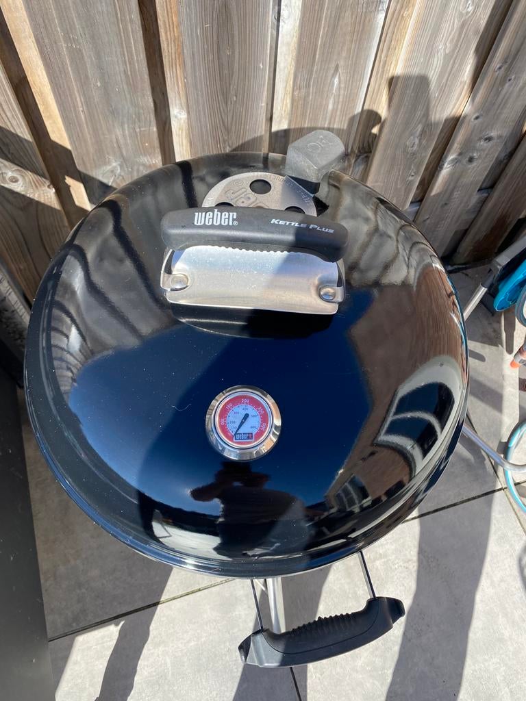 Weber kettle plus incl weber firestarter en hoes, Ophalen, Zo goed als nieuw