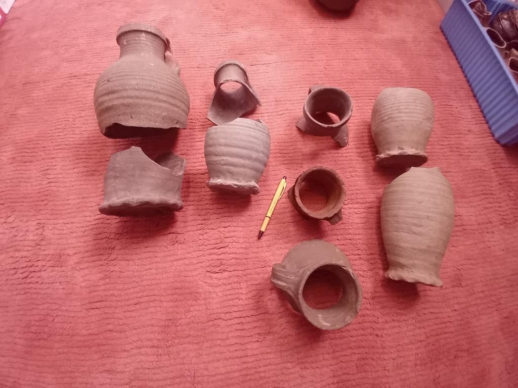 Rheinland steengoed. 9 stuks uit circa 1275-1375, Ophalen of Verzenden