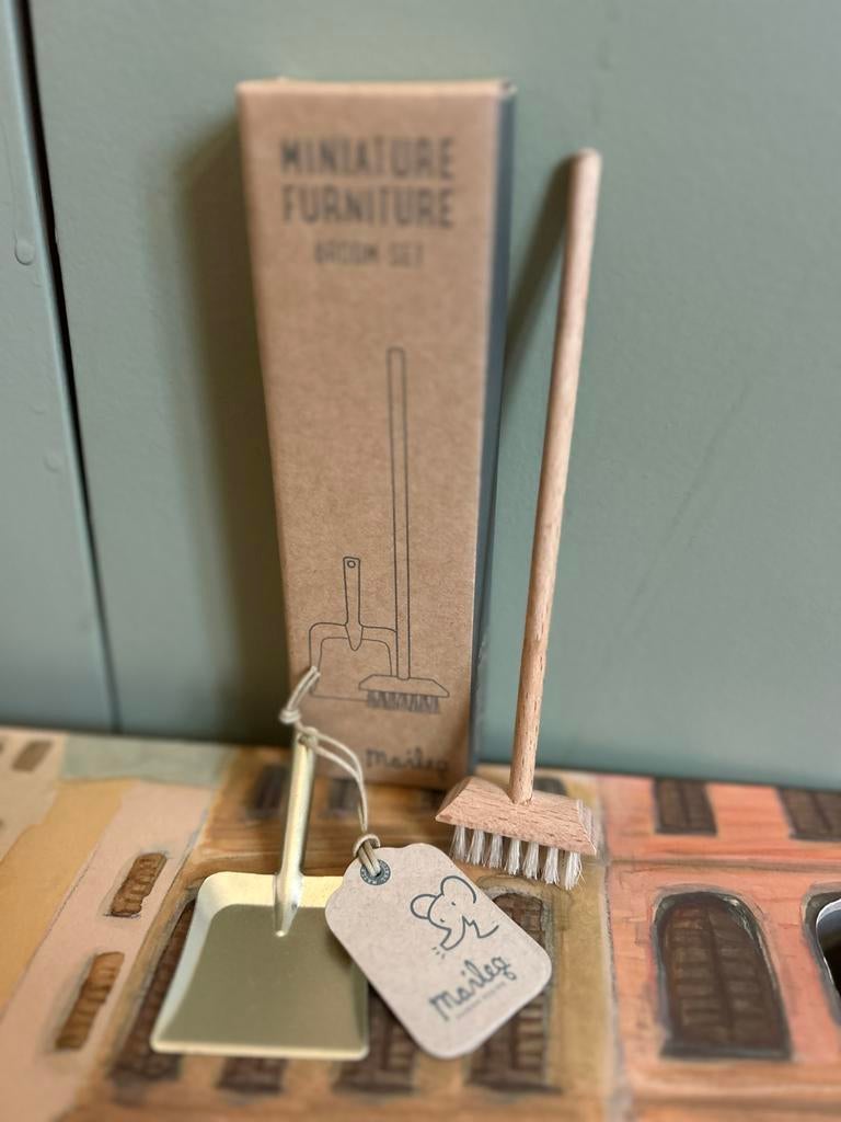 Maileg bezemsteel en blik NIEUW, Ophalen of Verzenden, Nieuw, Jongen of Meisje