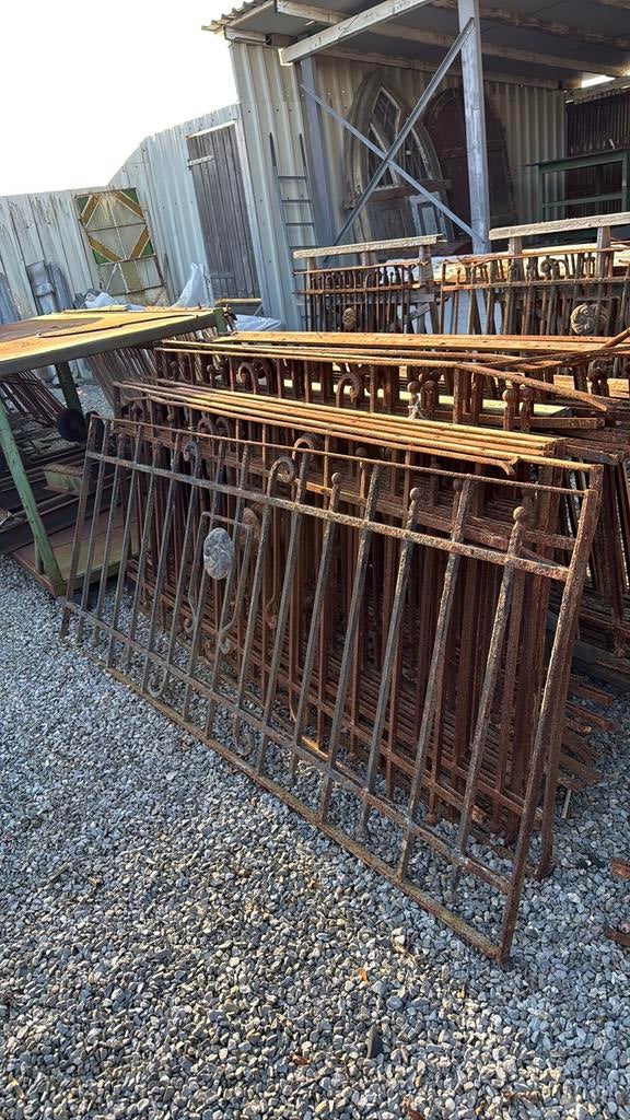 Grote lengte originele antieke hekwerken, Tuin en Terras, Tuinhekken en Hekwerk, Zo goed als nieuw, Sierhekwerk, IJzer, Ophalen of Verzenden