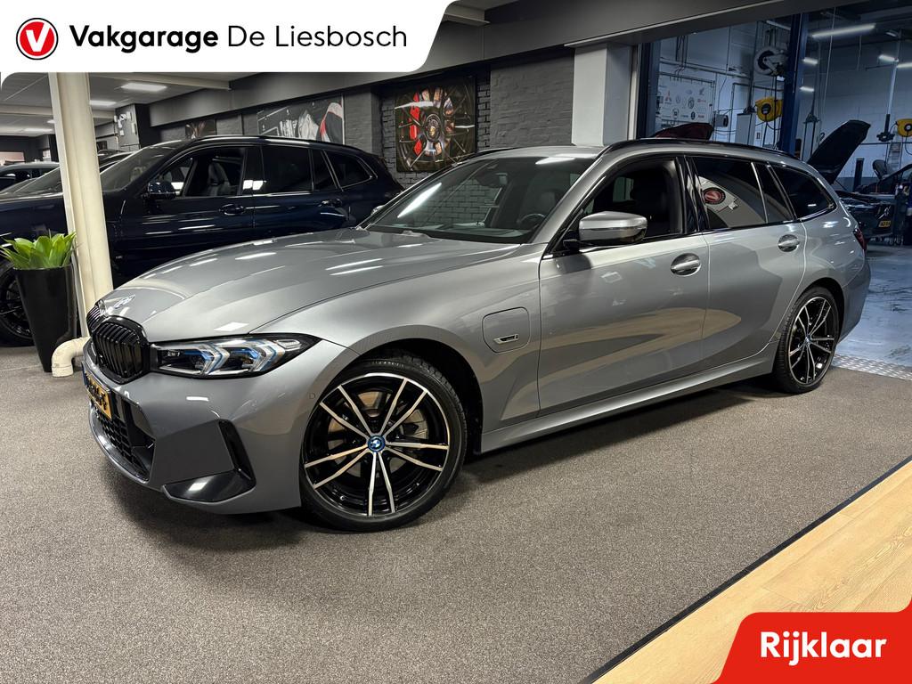BMW 3-serie Touring 330e xDrive M-pakket facelift / Panorama, Gebruikt, 4 cilinders, Plug-in hybride, Vierwielaandrijving