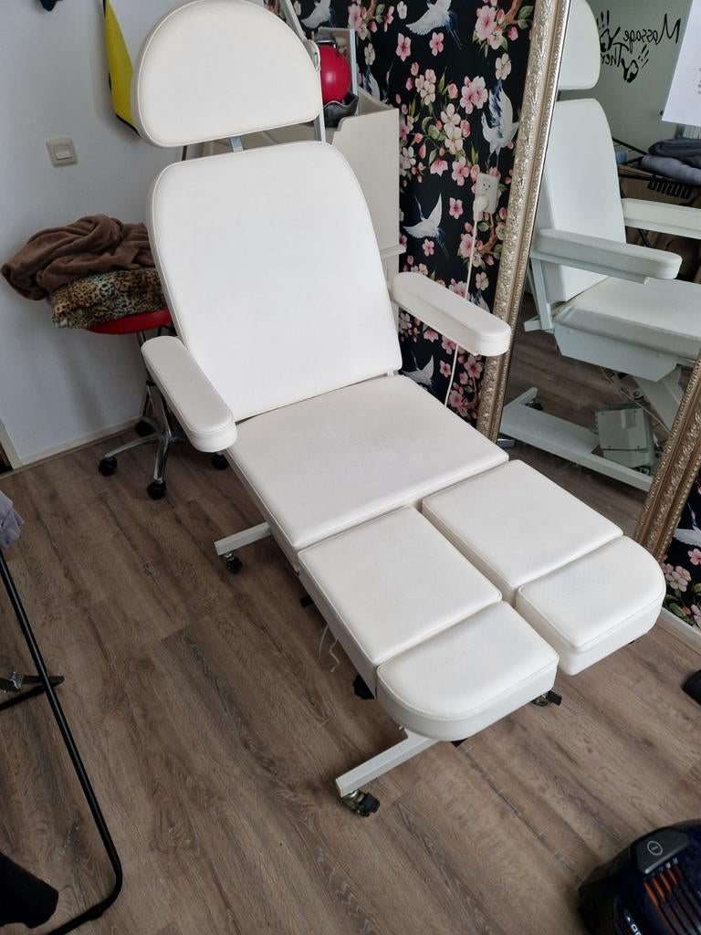 Pedicure stoel / behandelstoel, Ophalen, Gebruikt, Massagetafel
