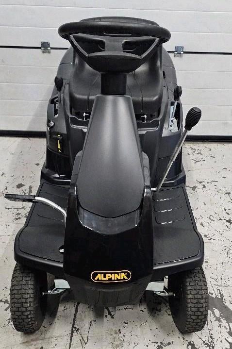 Alpina benzine zitmaaier AT2 66 QA - Stiga motor., Ophalen of Verzenden, Zo goed als nieuw, Mulchfunctie, Minder dan 90 cm