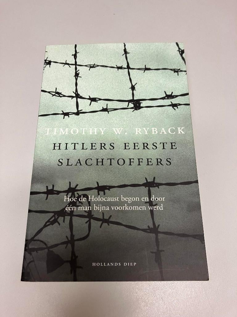 Hitlers eerste slachtoffers Hoe de Holocaust begon, Ophalen of Verzenden, Tweede Wereldoorlog, Gelezen, Algemeen
