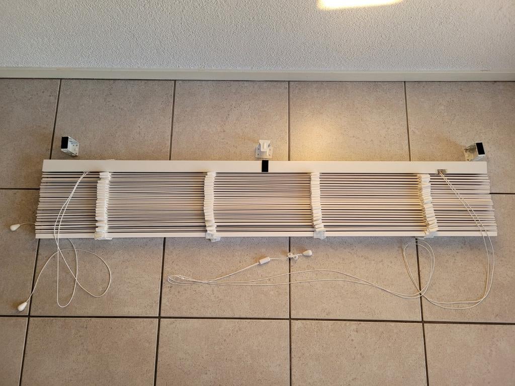 Houten jaloezie wit, 140x220cm zo goed als nieuw, Huis en Inrichting, Stoffering | Gordijnen en Lamellen, 100 tot 150 cm, 200 cm of meer