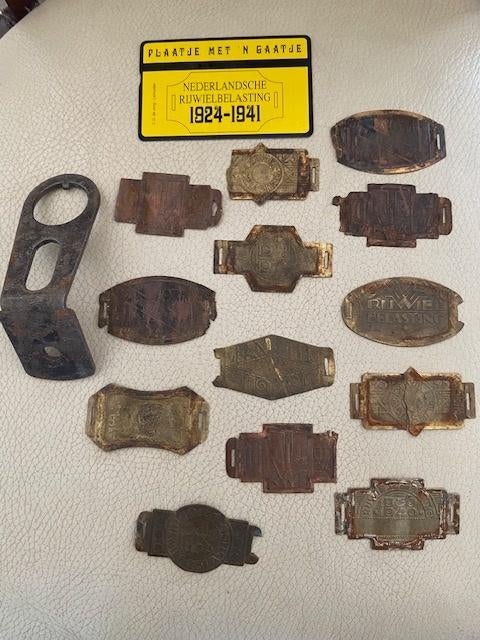 verzameling rijwielbelastingplaatje's 1926 t/m 1940 13 stuks, Ophalen of Verzenden