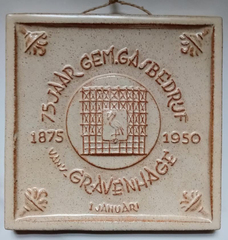 Zeldzame terracotta tegel gem. gasbedrijf 's-Gravenhage, Antiek en Kunst, Antiek | Wandborden en Tegels, Ophalen of Verzenden