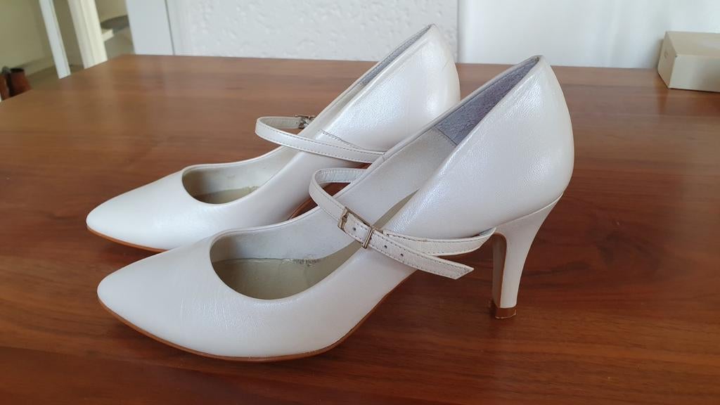 Trouwschoenen leder maat 39 ivoorkleurig - Fiarucci, Schoenen, Ophalen of Verzenden, Zo goed als nieuw, Fiarucci