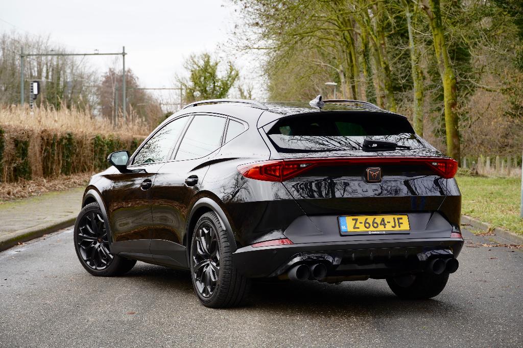 Cupra Formentor 2.0 TSI 4DRIVE ABT 370PK|Pano|Alarm klasse 5, 1800 kg, 4 cilinders, Alcantara, Zwart