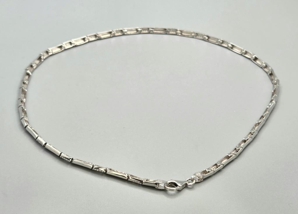 Zilveren staafjes ketting met zirkonia's. 2026/197., Met strass, ., Nieuw, Ophalen of Verzenden