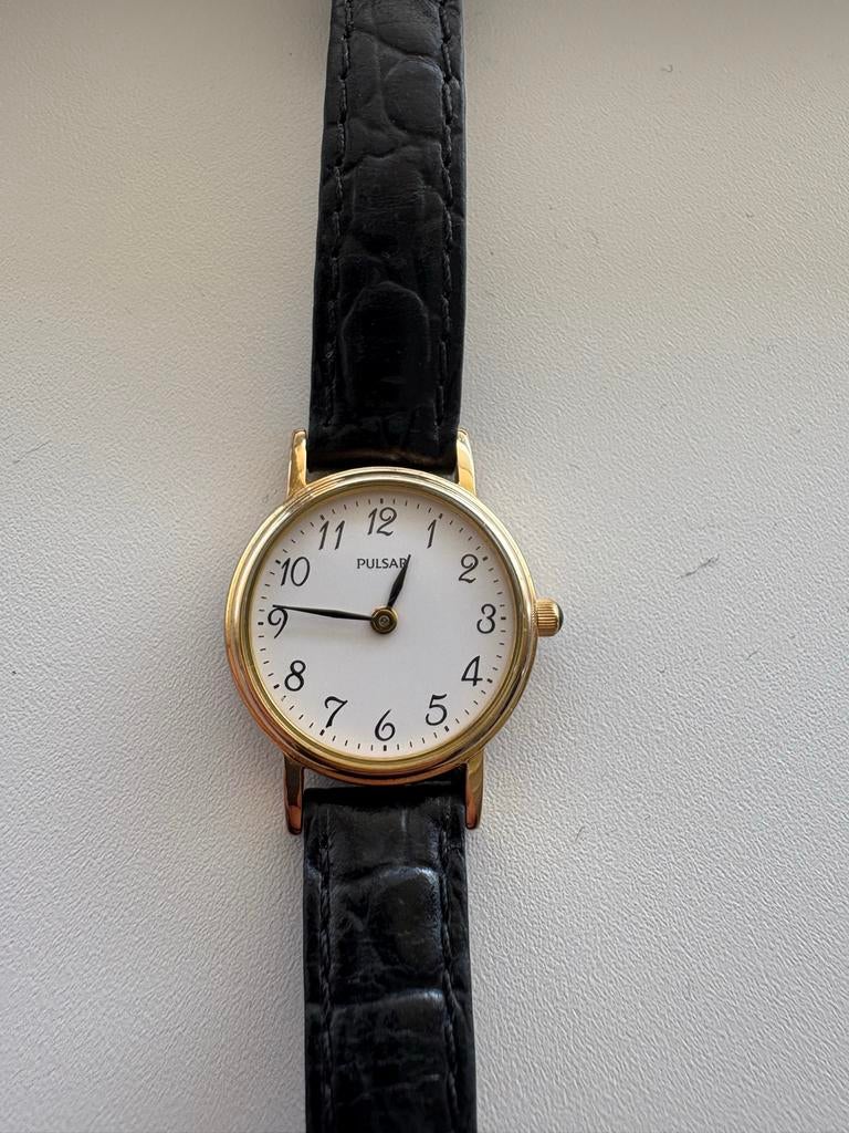 Pulsar Dameshorloge Goudkleurig met Zwarte Leren Band, Sieraden, Tassen en Uiterlijk, Horloges | Dames, Overige merken, Overige materialen