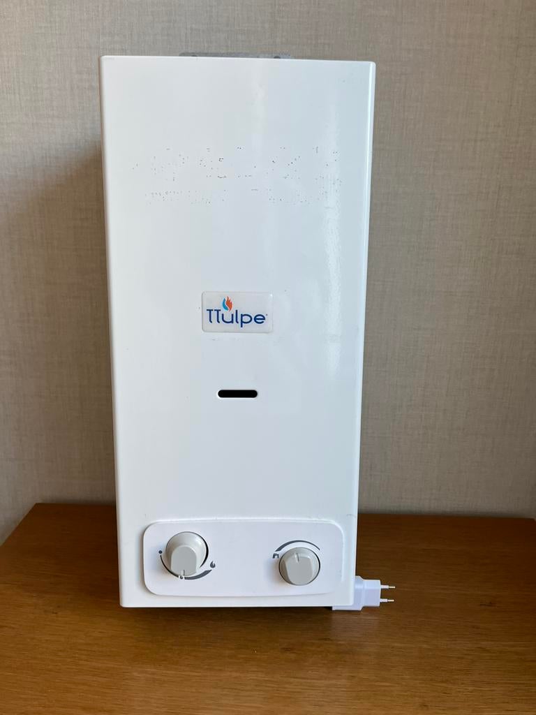 TTulpe caravan geizer B14, Doe-het-zelf en Verbouw, Geisers en Boilers, Minder dan 20 liter, Ophalen of Verzenden, Geiser, Minder dan 3 jaar oud