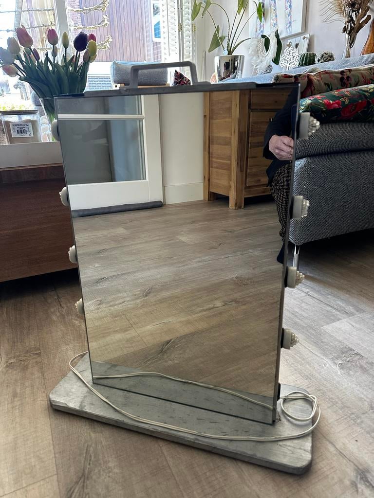 Leuke visagie spiegel met verlichting, Ophalen, Minder dan 50 cm, Zo goed als nieuw, Minder dan 100 cm
