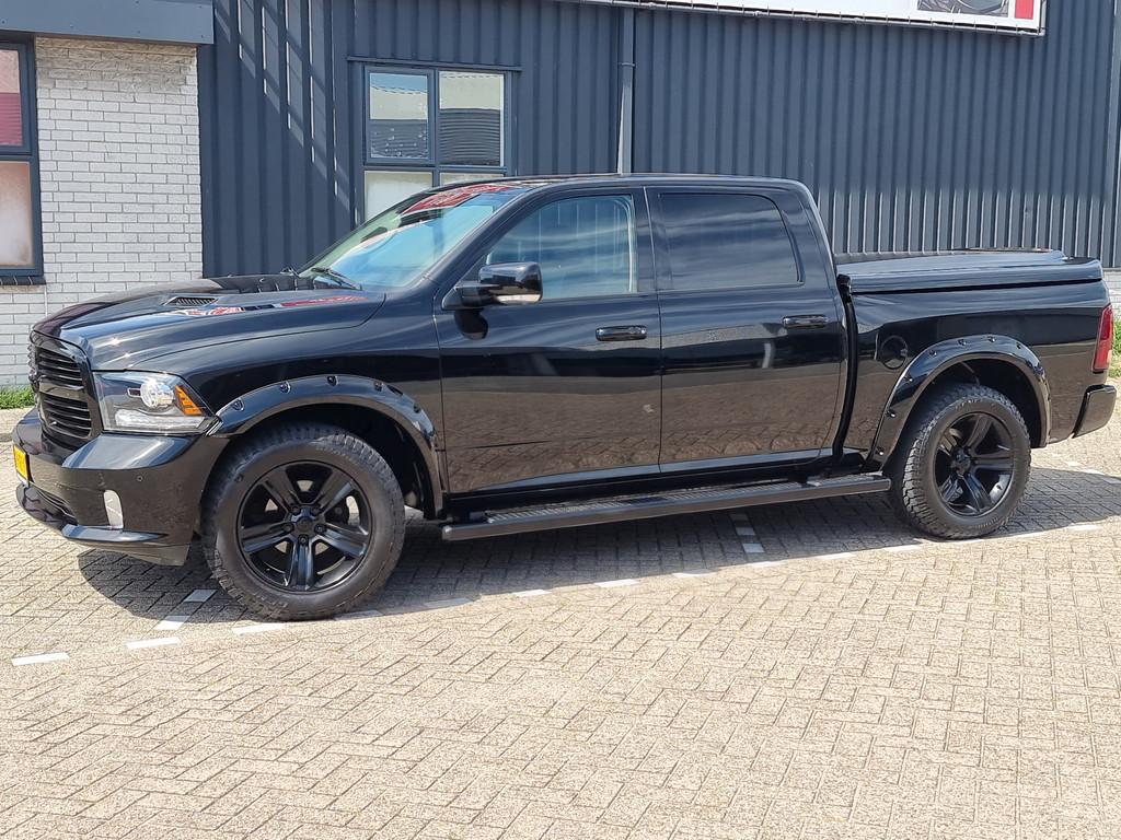 Dodge 1500 SPORT 4X4 CREW CAB. 5,7LTR V8 AUT. NIGHT EDITION, Automaat, 2767 kg, Gebruikt, 5654 cc
