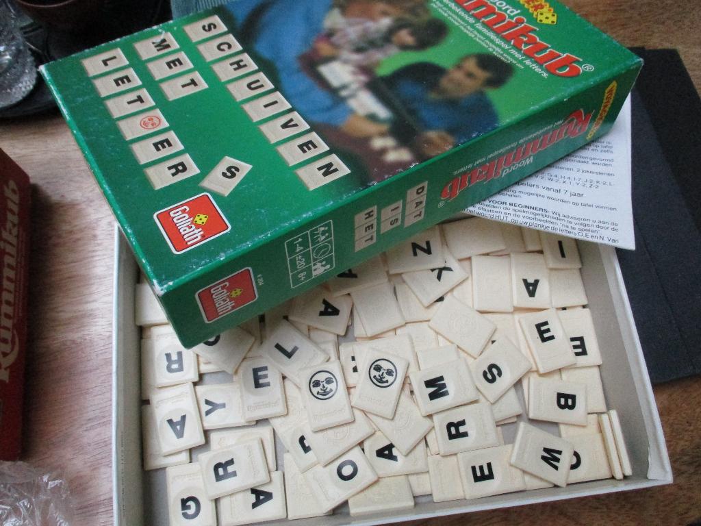 WOORD RUMMIKUB onderdelen losse kleine stenen Goliath #204, Hobby en Vrije tijd, Gezelschapsspellen | Bordspellen, Ophalen of Verzenden
