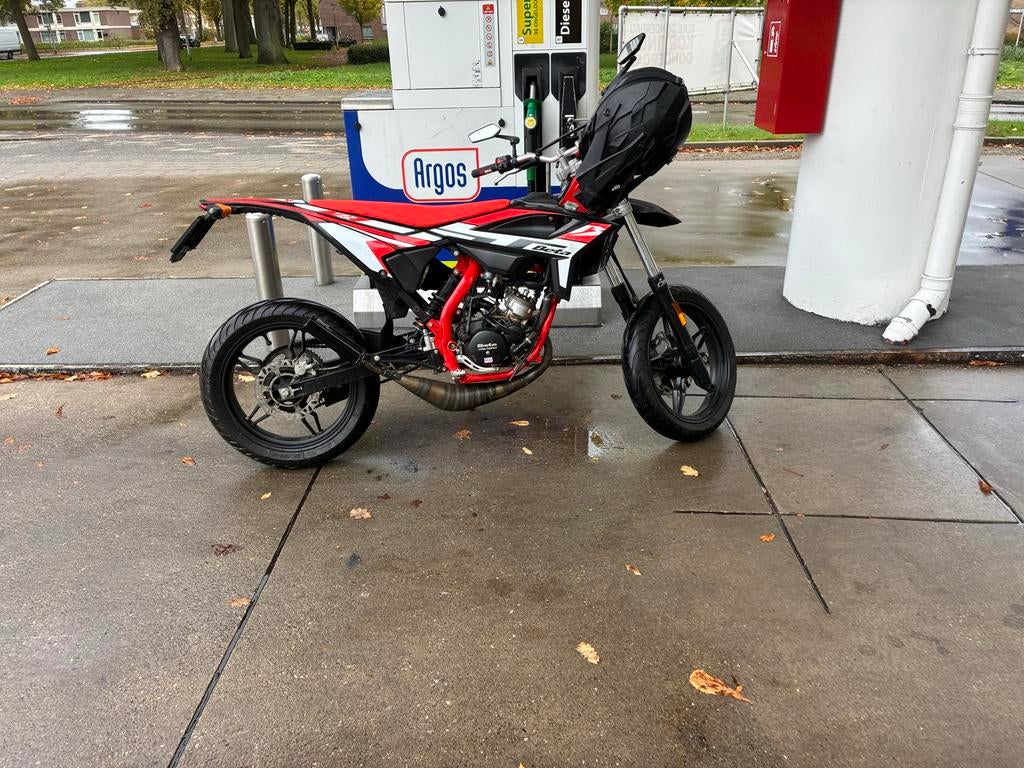 Bèta RR 50 Sport 2023 met nieuwe Airsal 50cc cilinder, Fietsen en Brommers, Ophalen, Gebruikt, Maximaal 45 km/u