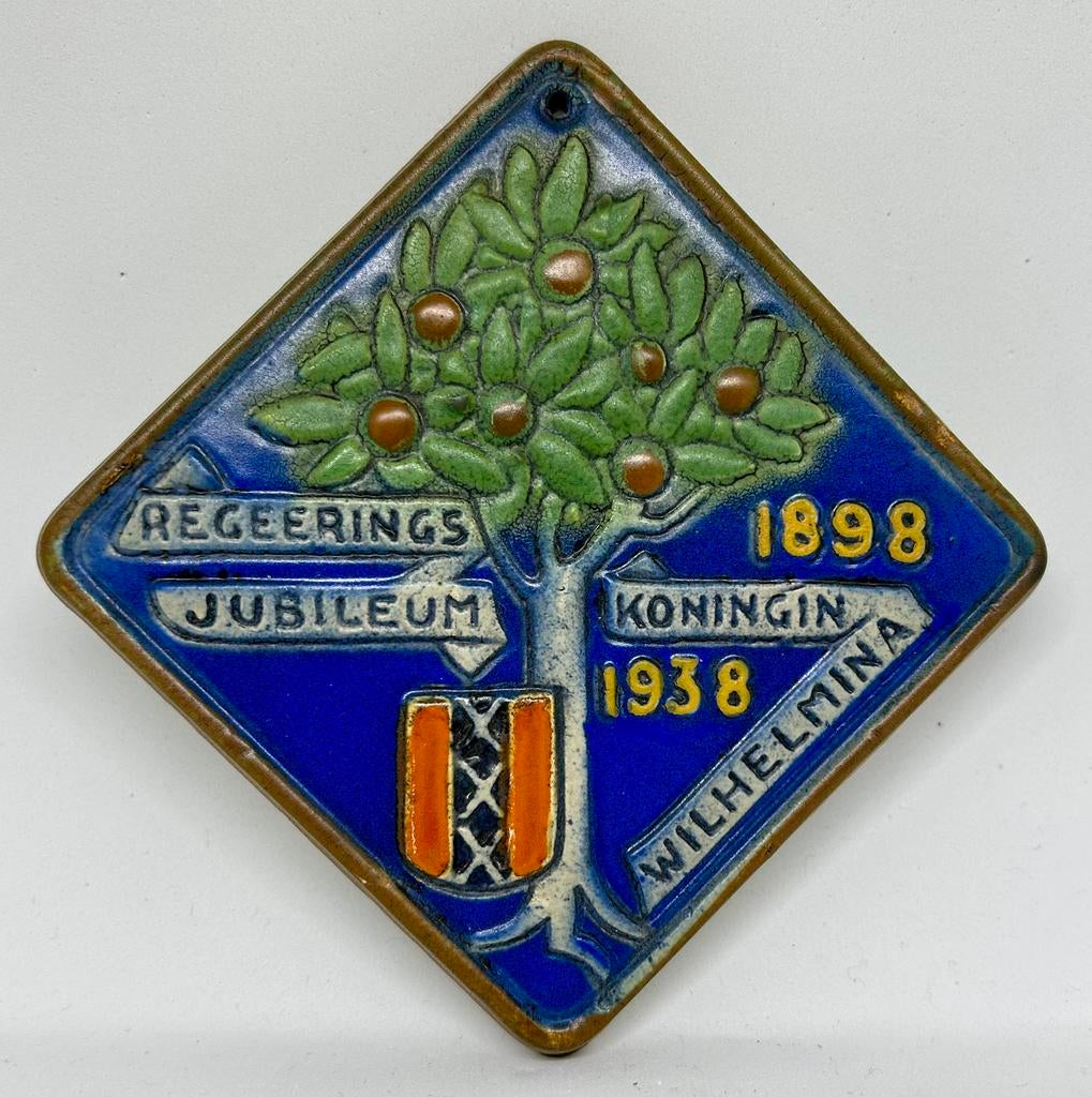 Cloisonné tegel - het 40-jarig regeringsjubileum Wilhelmina, Ophalen of Verzenden, Zo goed als nieuw, Nederland, Overige typen