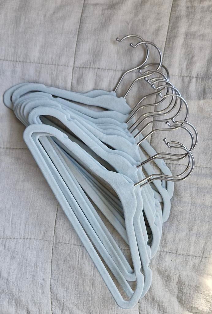 12 nieuwe velours kinderkleerhangers, Kinderen en Baby's, Babykleding | Overige, Ophalen, Nieuw, Hema, Jongetje of Meisje