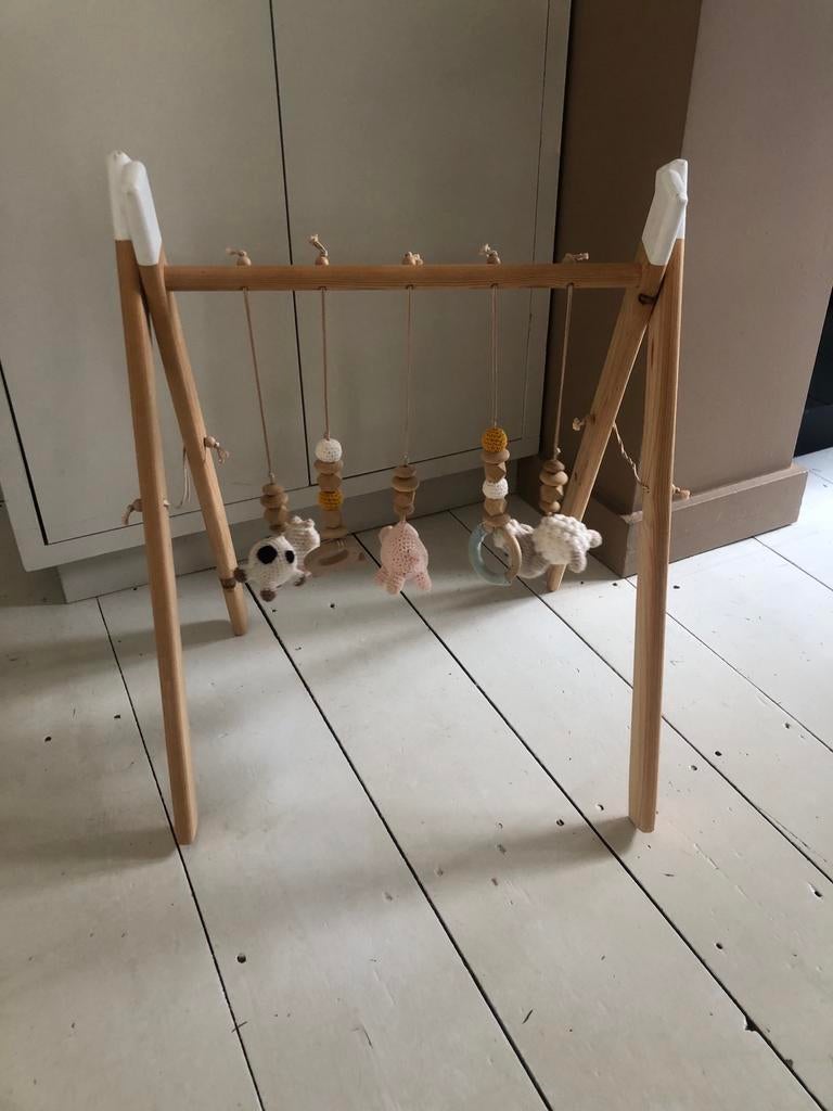 Houten babygym met gehaakte speeltjes, Ophalen, Gebruikt, Babygym