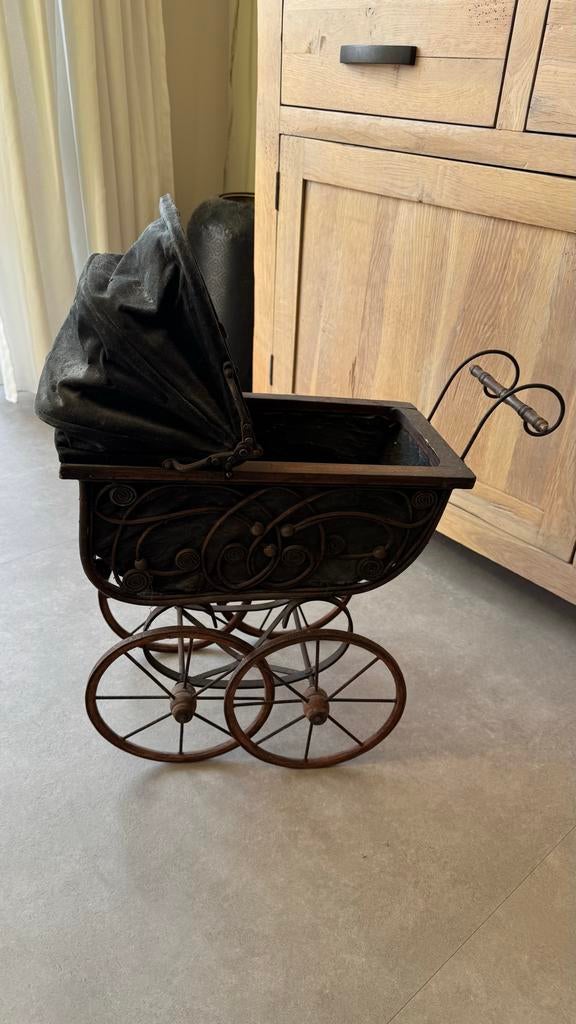 Oude poppenwagen, Kinderen en Baby's, Speelgoed | Overig, Ophalen of Verzenden, Gebruikt, Jongen of Meisje