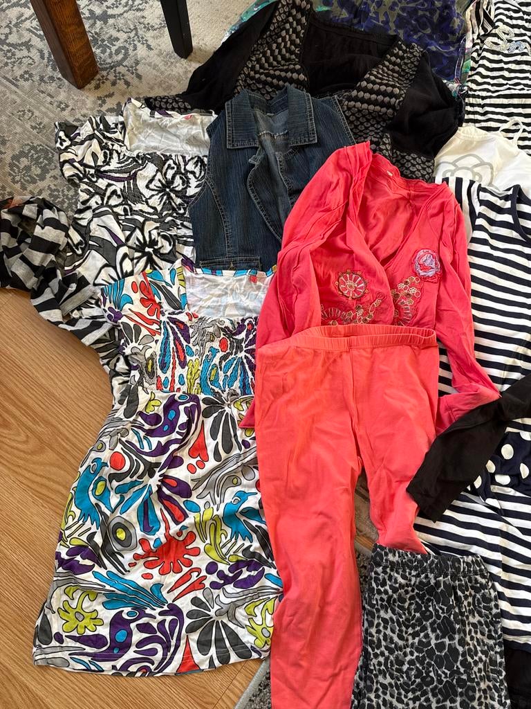 Grote kledingbundel met diverse items en sandalen, Didi, Ophalen, Zo goed als nieuw