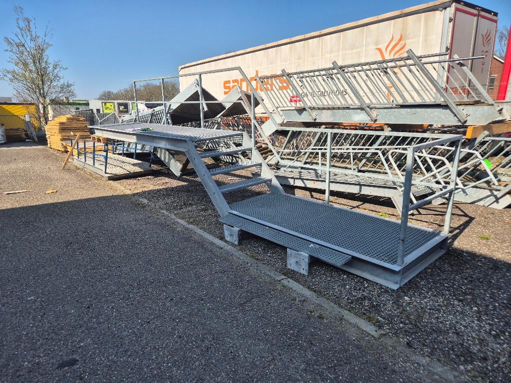 Loopbrug brug bordes trap balustrade ( 309 ), Ophalen, Zo goed als nieuw, Nb, Nb