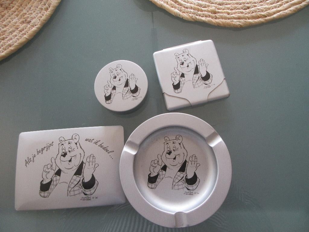 3 porseleinen beeldjes van Bommel en 4 delige set Bommel, Boeken, Stripboeken, Marten Toonder, Ophalen of Verzenden, Zo goed als nieuw