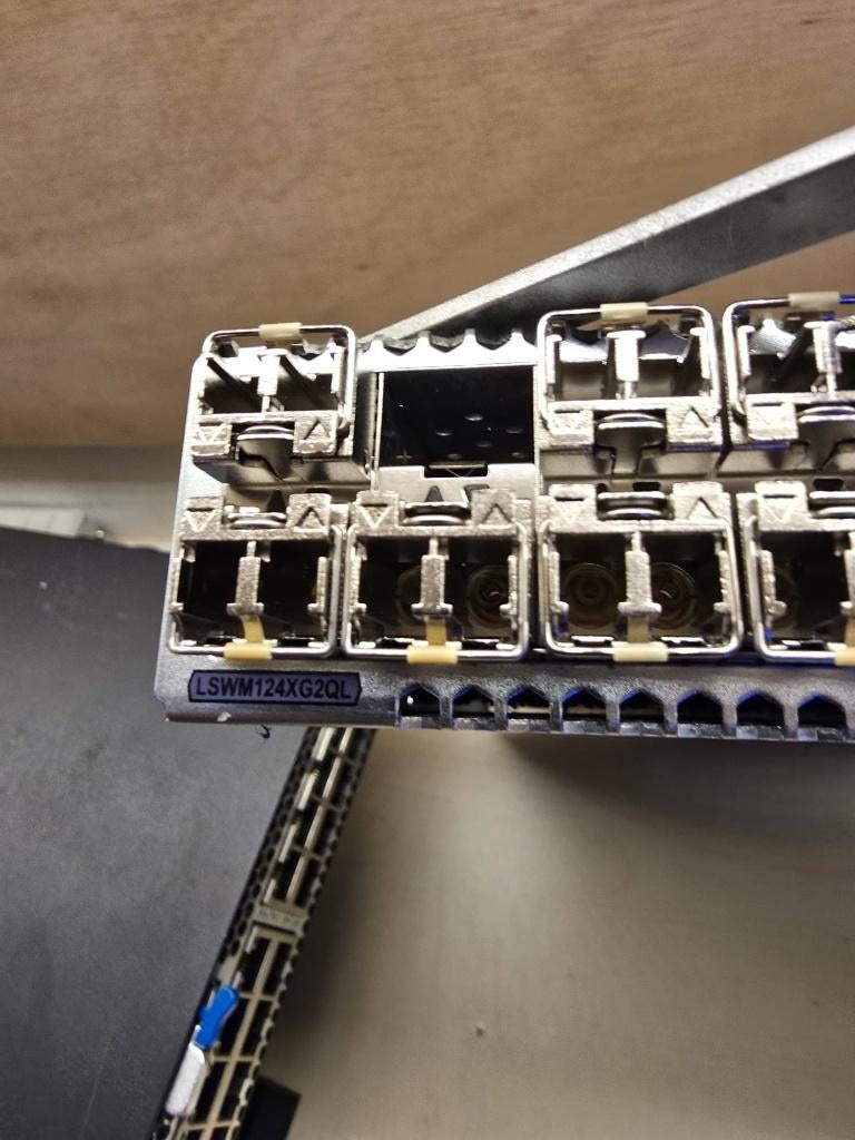 HPE 5945 2-slot Datacenter Switch (JQ075A), JethroMeijers, Refurbished, Ophalen of Verzenden, Info@jethromeijer.com