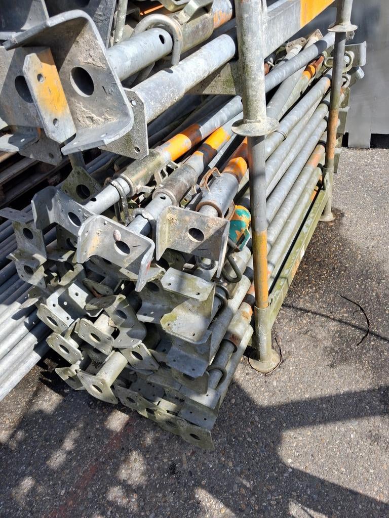 Bouwstempels, Ophalen, IJzer