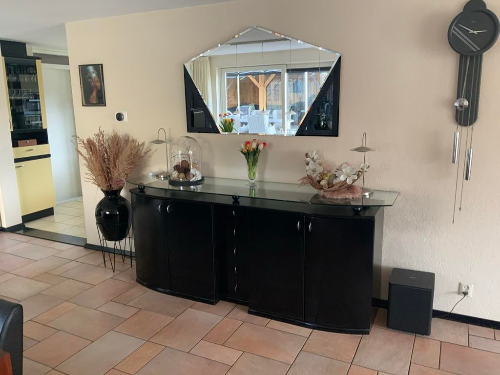 Zwart dressoir met glazen blad en lades inclusief spiegel., Ophalen, Gebruikt, 150 tot 200 cm, Glas