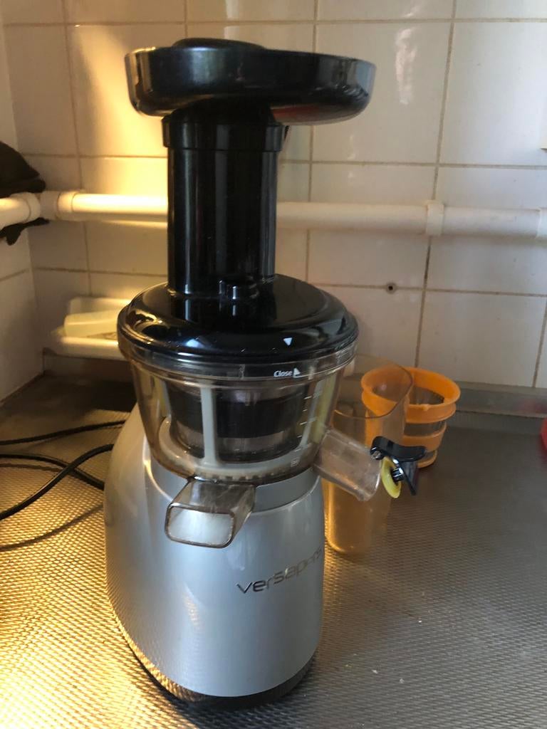 Versapers slowjuicer hc-sbe08 met twee filters, Ophalen, Zo goed als nieuw, Slowjuicer