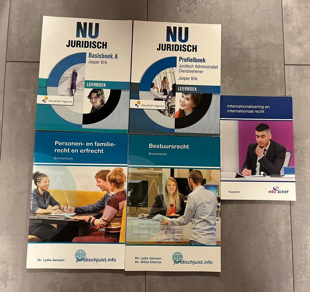 Juridisch Administratief Medewerker boeken, Ophalen of Verzenden, Zo goed als nieuw, Overige niveaus