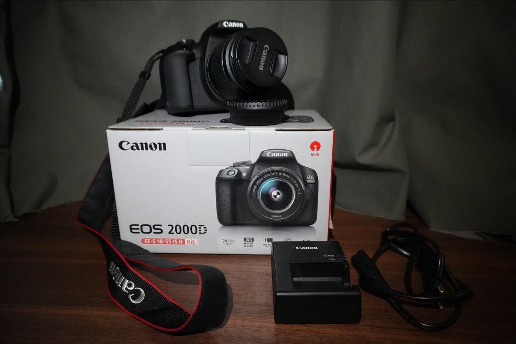 Canon EOS 2000D camera met lens en accessoires, Spiegelreflex, Canon, Ophalen of Verzenden, Zo goed als nieuw