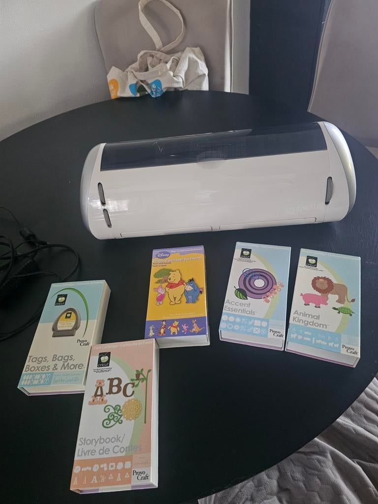 Cricut Expression snijmachine met cartridges, Ophalen, Gebruikt, Geschikt voor karton, Machine