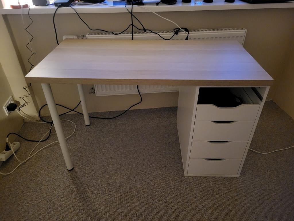 IKEA bureau (zonder ladeblok), Ophalen, Met lades, Gebruikt, Spaanplaat of MDF
