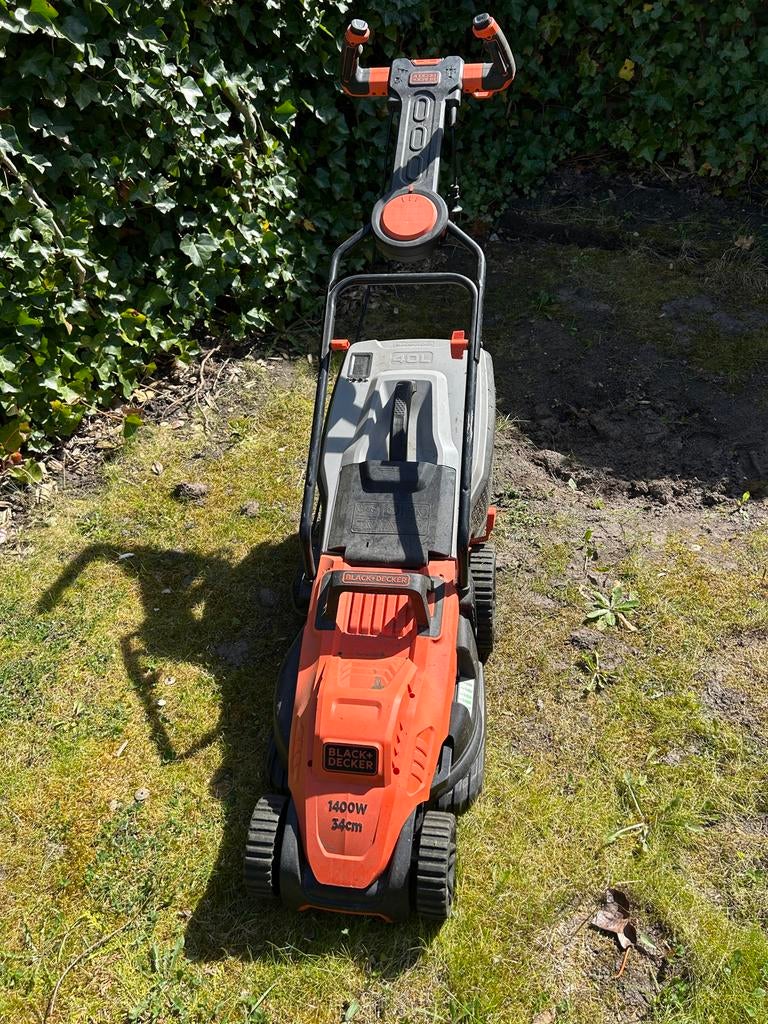 Black & Decker Grasmaaier 1400W, 34cm maaibreedte, Tuin en Terras, Grasmaaiers, Ophalen, Gebruikt, 30 t/m 39 cm, Elektrische grasmaaier