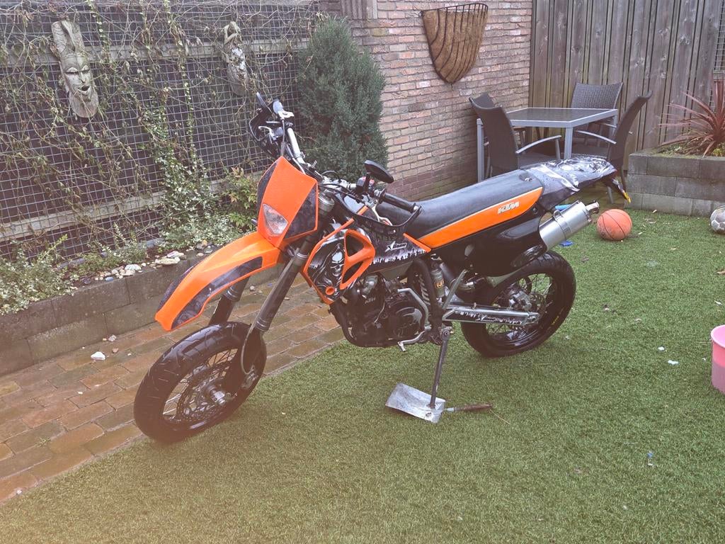 KTM LC4 400 Supermoto, Particulier