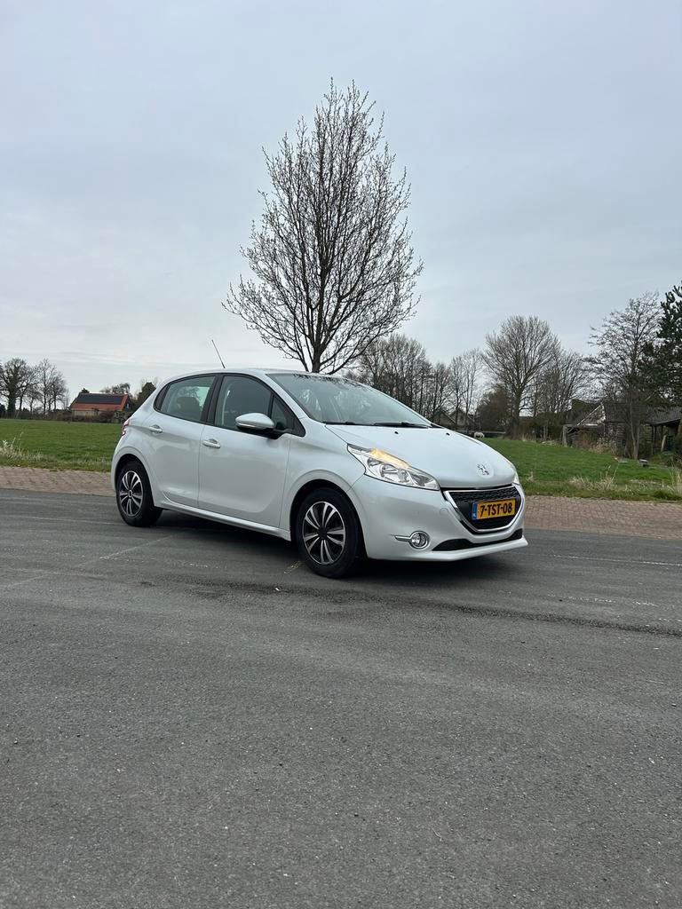 Peugeot 208 1.2 VTI 60KW/82PK 5-D 2014 Wit, Auto's, Peugeot, Voorwielaandrijving, 31 €/maand, 1199 cc, Wit