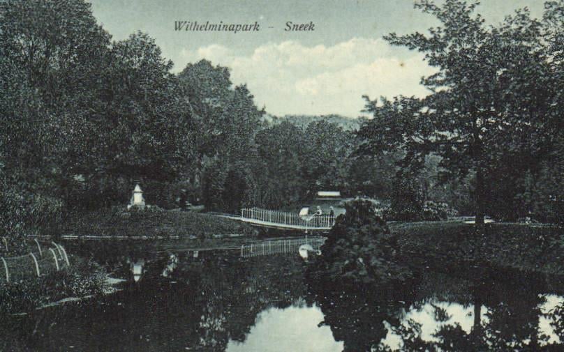 Wilhelminapark - Sneek - volk bruggetje - 1925 gelopen, Verzamelen, Ansichtkaarten | Nederland, Ophalen of Verzenden, Voor 1920