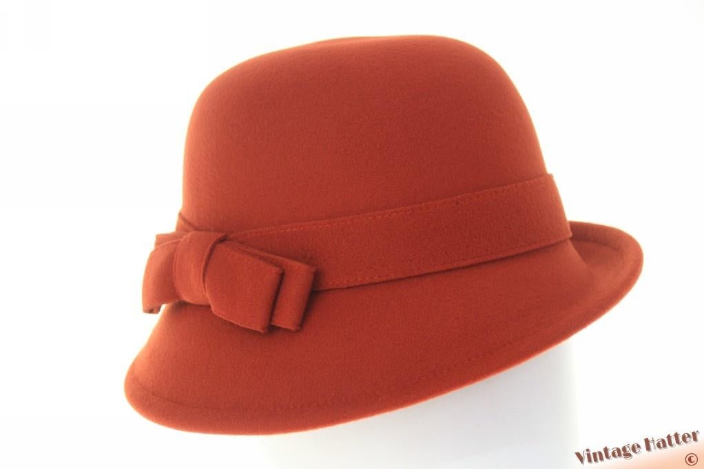 cloche dophoed Dameshoed oranje rood vilt 53-57 nieuw, Kleding | Dames, Hoeden en Petten, Ophalen of Verzenden, Nieuw, One size fits all