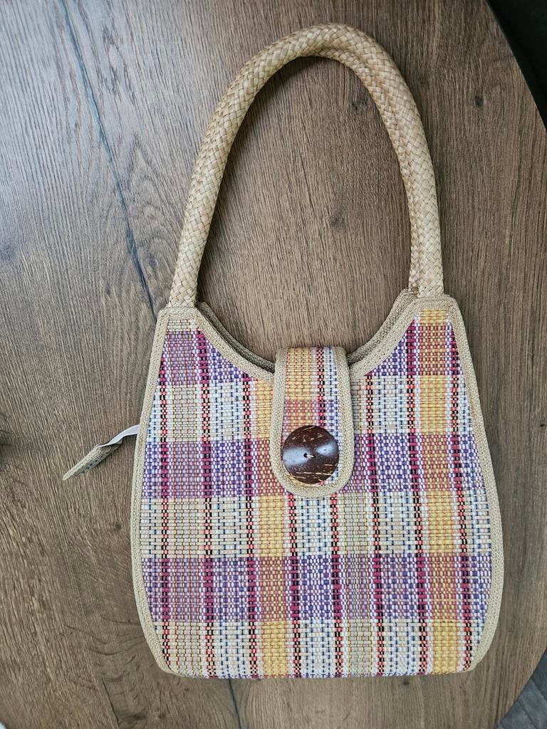 Gevlochten tas met ruitpatroon en houten knoop, Sieraden, Tassen en Uiterlijk, Tassen | Damestassen, Schoudertasje, Bruin, Ophalen of Verzenden