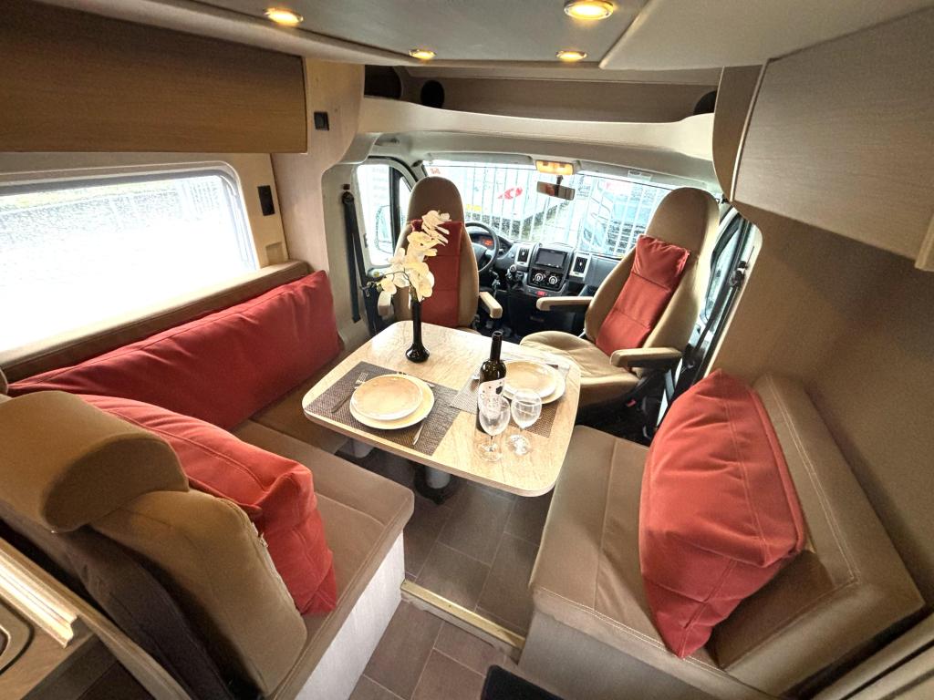 Bürstner Fifty Five Ixeo 734 QUEENSBED+HEFBED BEARLOCK, Caravans en Kamperen, Chemisch toilet, Ringverwarming, Fiat, Afzuigkap