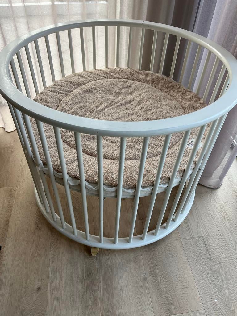 Witte ronde box met beige boxkleed - Zo goed als nieuw, Ophalen of Verzenden, Zo goed als nieuw, Rond, Boxkleed